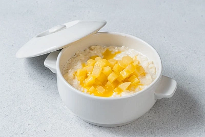 Rice porridge with pears and apples