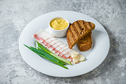 Homemade lard with croutons