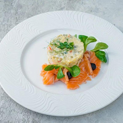 Oliver salad with salmon