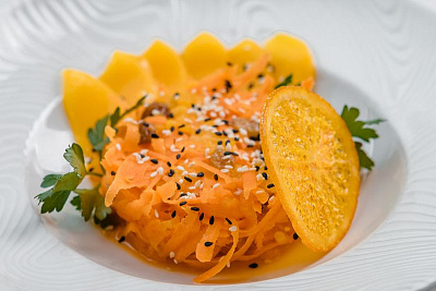 Sunn salad with carrot, fruits and cheese 